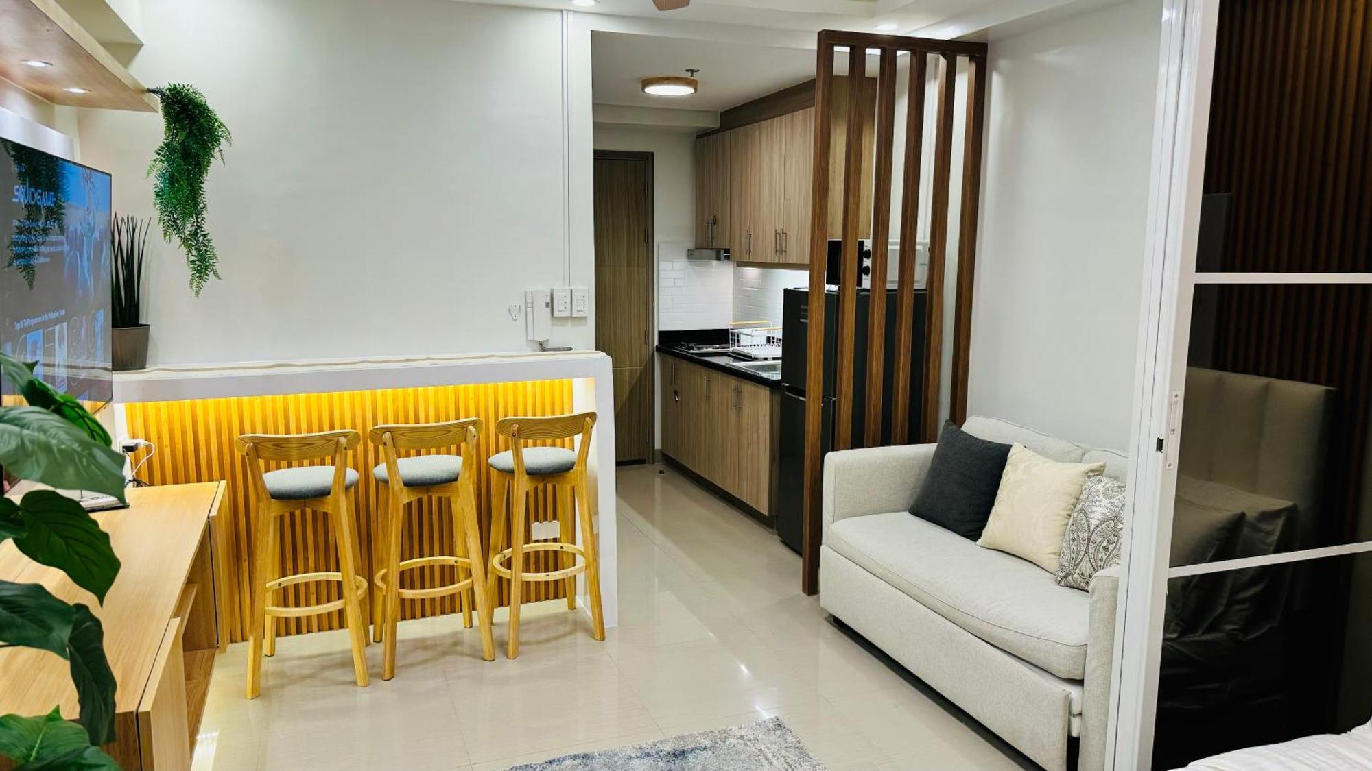 Moa Newly Turn Over 1 Bedroom With Balcony Prier Place 5* Manila