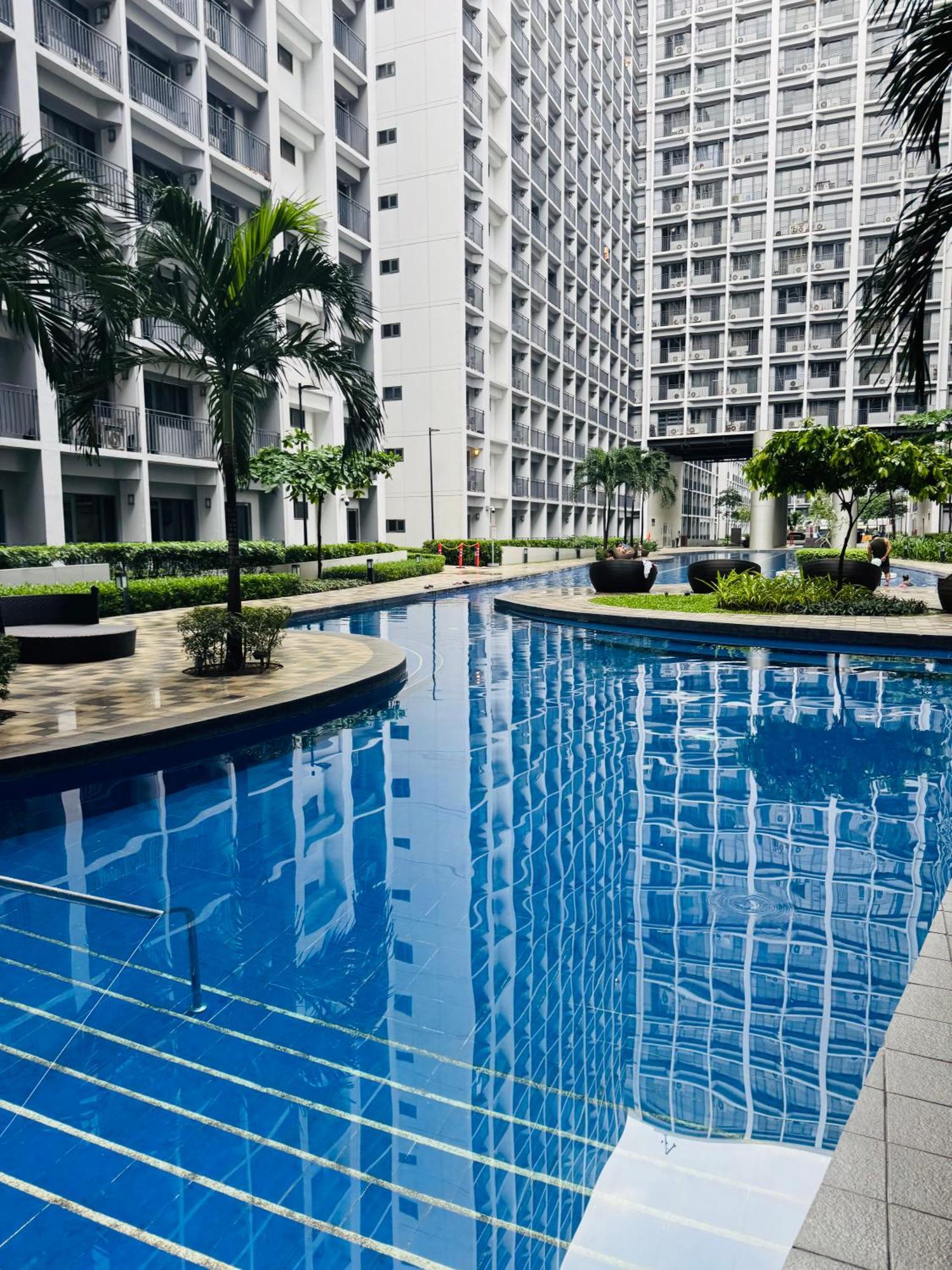 Moa Newly Turn Over 1 Bedroom With Balcony Prier Place 5* Manila